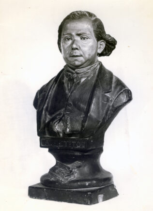 Buste sculpté représentant Antonio Petito