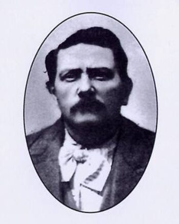 Portrait d'un homme à moustache, buste, dans un cadre oval.
