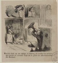 Un souffleur équipé d'un porte-voix souffle leur texte à des acteurs placés dans les compartiments supérieurs de la scène