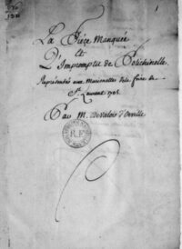 Page de couverture d'un manuscrit avec des lettres décorées suivant des formes arrondies et des courbes.