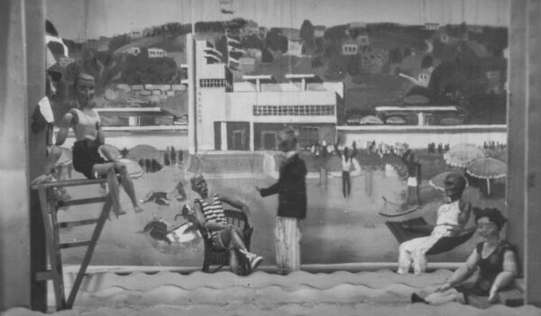 5 personnages devant Genève-plage